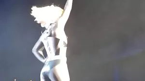 Akcja na pieska bardzo mokre cipki z seksowną Demi Sutrą i Ebony Mystique z Brazzers
