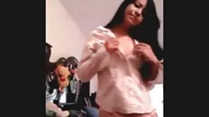 Porno na pieska z ładną Chloe mokra cipka amatorki Cherry i Emily Willis z That Sitcom Show