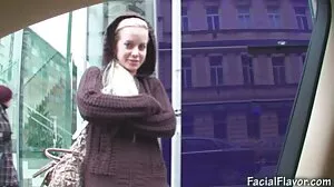 Teledysk On The Sofa z mokra cipa seksowną Arwen Gold i Stefanie Moon z Rocco Siffredi