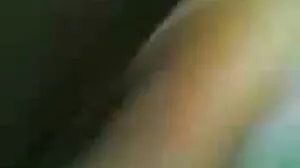 Film mokra cipa z pozowaniem z uwodzicielską Emmą Hix z Bang!